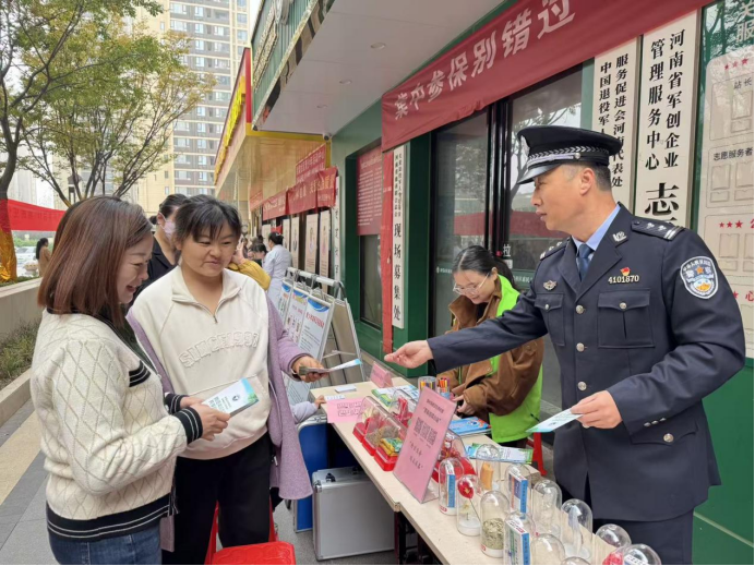 （廉政中国）禁毒微驿流动站三度启航 重阳邻里艺术节播撒防毒火种344.png