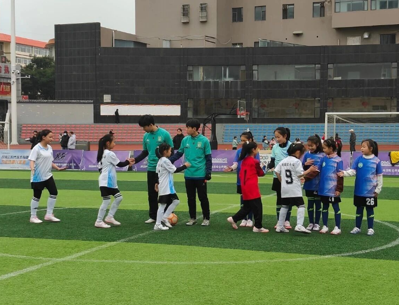 燃情绿茵，逐梦赛场——吕梁离石区南关小学校运动员征战2025“体彩杯”校园足球赛