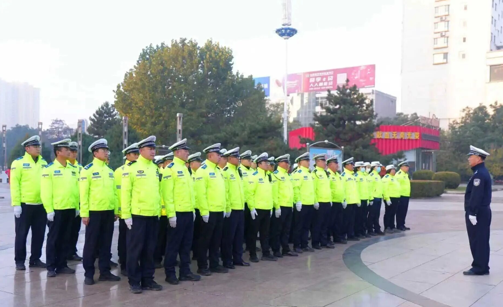 筑牢交通安全防线——忻州原平公安交管部门开展城区道路交通秩序大整治行动