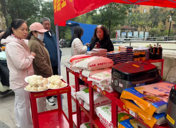 太原小店区坤泽社区开展“健康粮油进万家  健康生活你我他”幸福集市活动