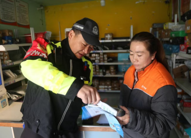 临汾公安交警走进辖区快递企业 “送”安全 “递”平安