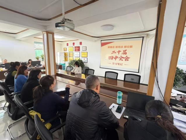 太原市政集团一公司团支部组织团员青年开展“深学全会精神  青春建功市政”专题学习