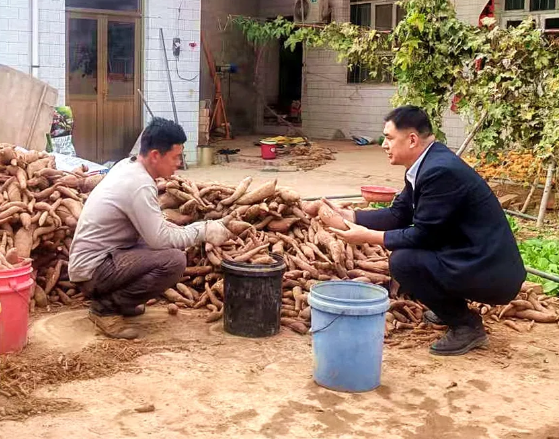 临汾洪洞农商银行：把金融服务做成“结亲戚”