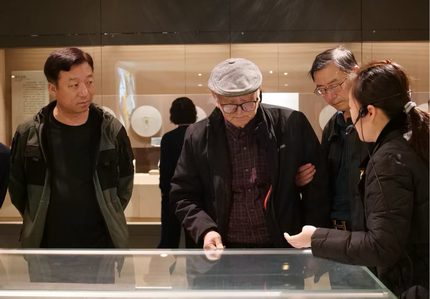 深耕文化根脉  共话传承新篇——著名收藏家、理论家黄宏将军赴陕西调研考察