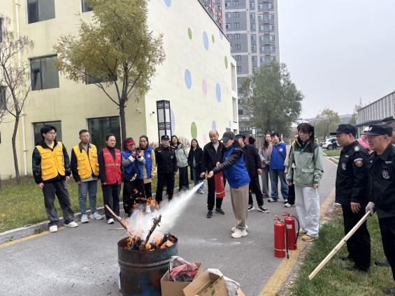太原万柏林区西华苑社区：“专业社工+志愿服务”赋能应急演练，筑牢基层安全防线