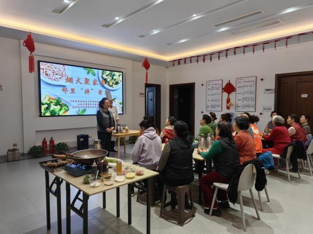 太原万柏林区兴华街道滨河社区：“烟火聚家常  邻里‘拌’着爱”邻里厨艺课堂