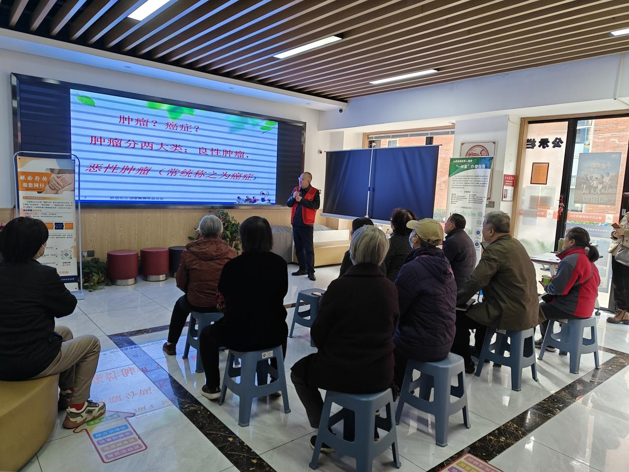太原万柏林区：柏林银辉送健康  防癌宣讲护夕阳