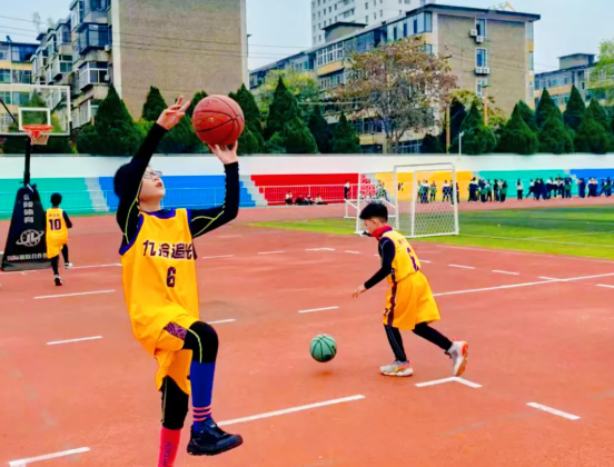 临汾市第一中心学校举行三年级学生篮球班级对抗赛