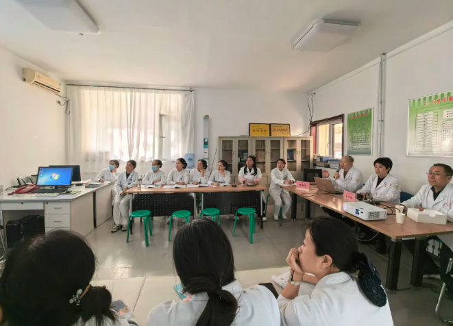 吕梁市第一人民医院市直机关综合门诊部开展急救技能培训