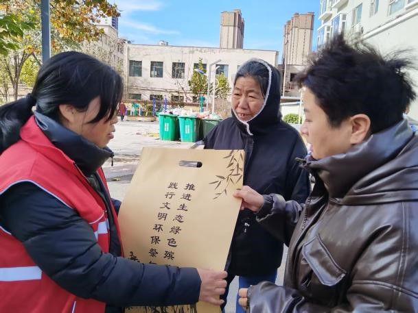 太原万柏林区兴华街道：文明祭扫暖人心  安全守护伴寒衣