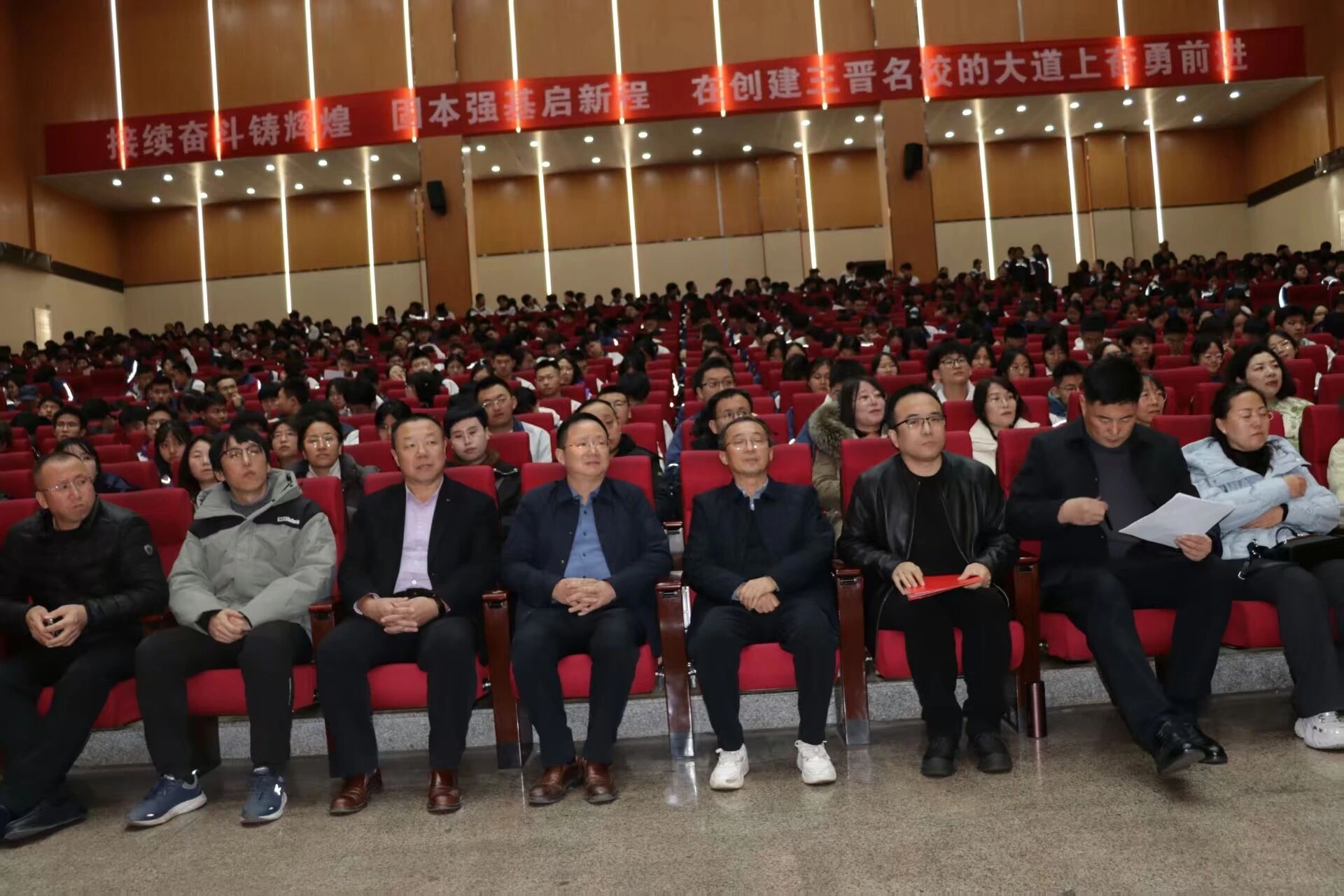 正行为・燃壮志・赴期中—— 吕梁一中：以青春之名，赴时代之约