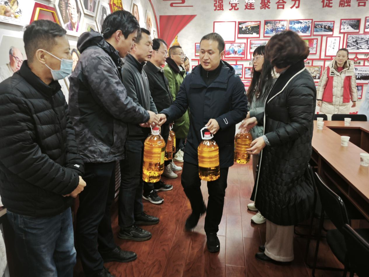 太原万柏林区：情暖企业，关爱职工困难