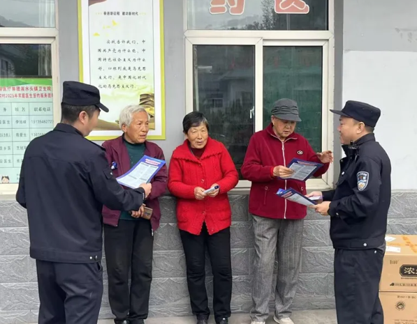 宣传“面对面”安全进万家——吕梁临县湍水头派出所常态化进村开展平安守护安全宣传