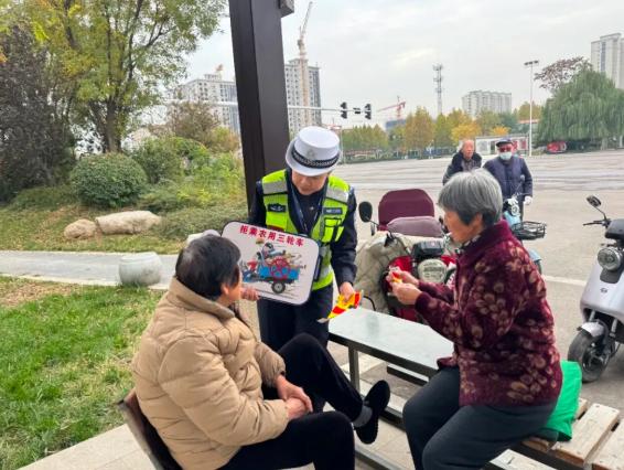 守护“零距离”！运城稷山县公安局交通管理大队多场景开展交通安全宣传活动
