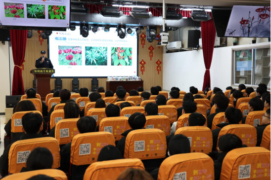 河南：沉浸式禁毒课堂开进校园 郑州青春力量在行动459.png