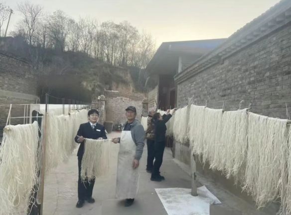 粉条飘香“贷”动甜日子——临汾浮山农商银行响水河支行大走访“粘”上粉条产业