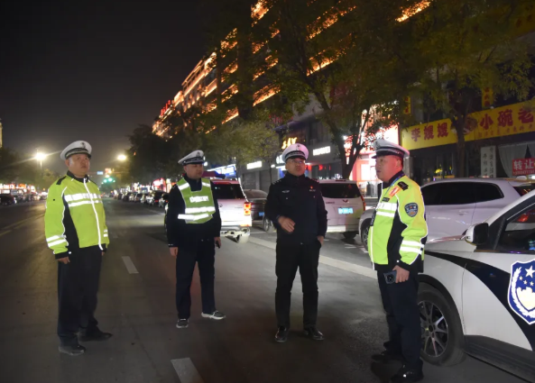 坚守路面保畅通！运城河津公安交警组织开展周末统一整治行动