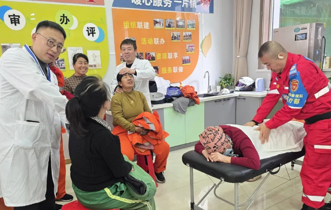 冬日暖潮涌社区  环保孝老两相宜——“绿动山西  你我同行”公益行动点亮离石生态