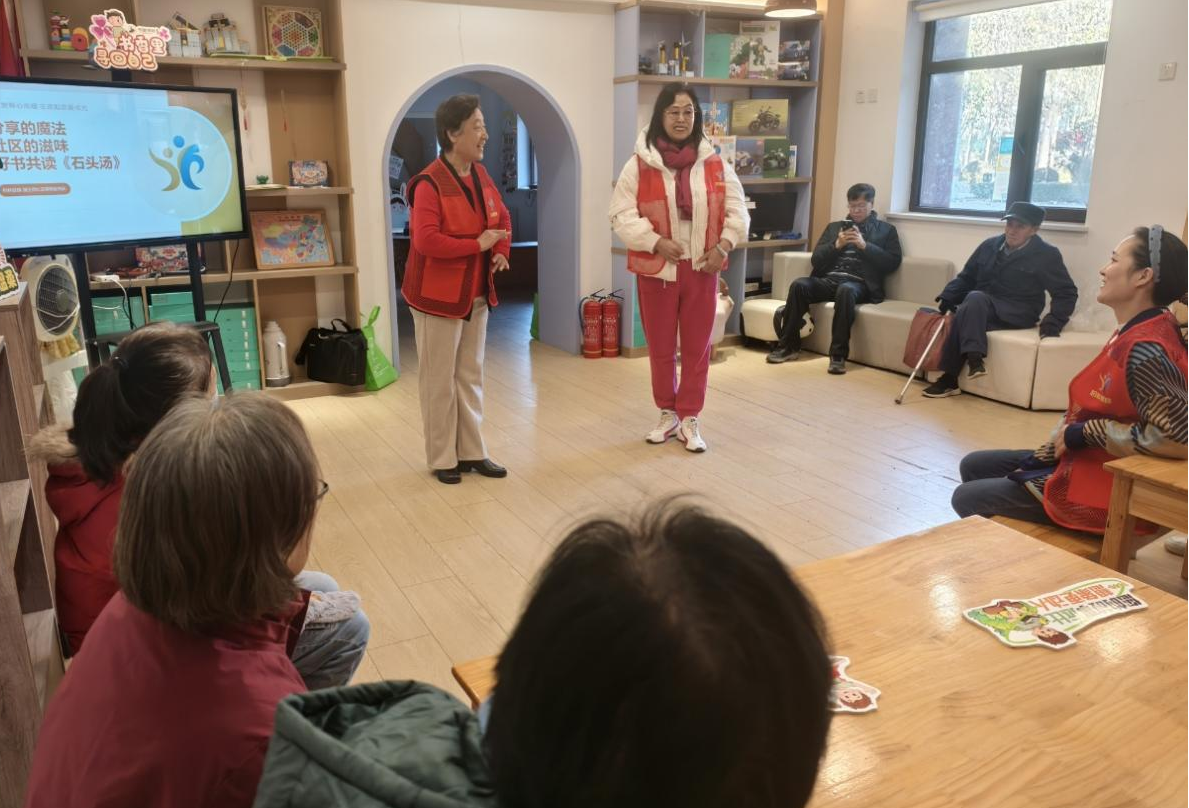 太原万柏林区：共读暖邻里  服务润夕阳