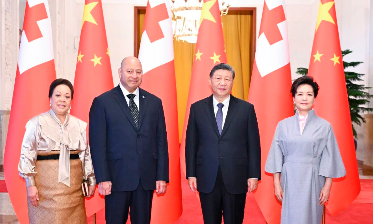 习近平会见汤加国王图普六世