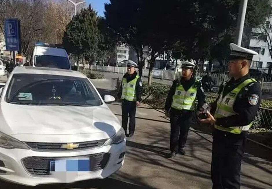 还路于民保畅通！长治壶关公安交警持续整治车辆违停
