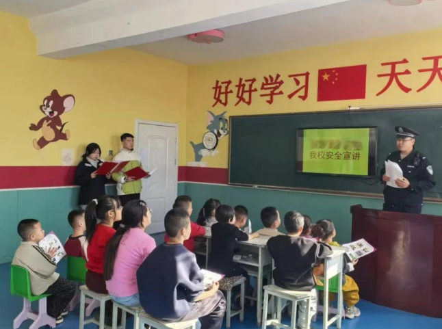 朔州怀仁市公安局吴家窑派出所开展校园“三防”安全宣讲  警校携手筑牢学生安全防线