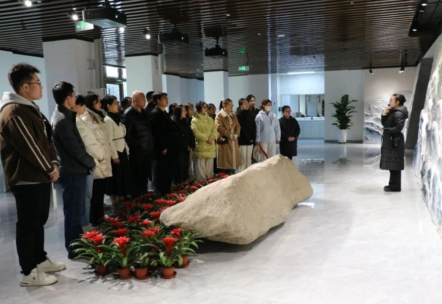 吕梁市荣军优抚医院开展“感悟英雄精神  勇担健康使命”主题党日活动