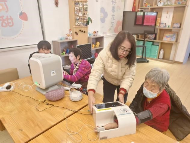 太原万柏林区兴华街道：健康义诊进社区  服务居民零距离