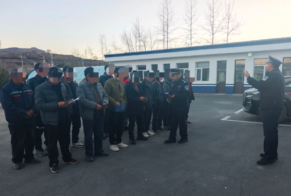 太原娄烦县盖家庄派出所流动人口“一站式”服务：登记+宣传，安全不缺位
