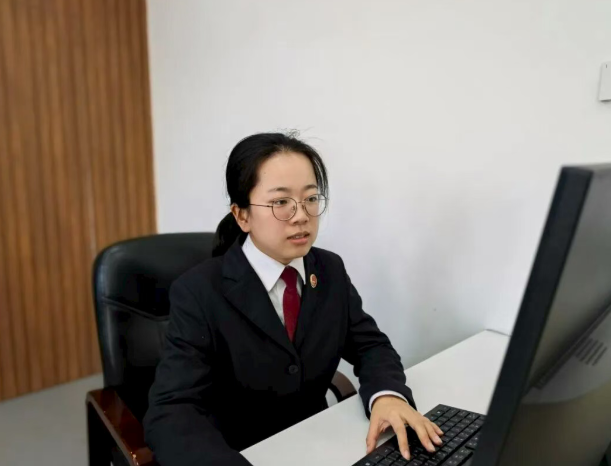 李蓉蓉：以评议为镜明不足  以观摩为师促精进