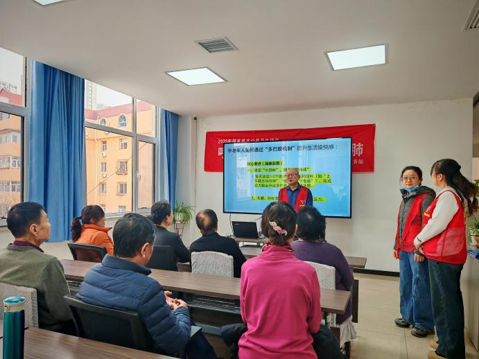 太原万柏林区：银辉映社区  心护晚晴暖