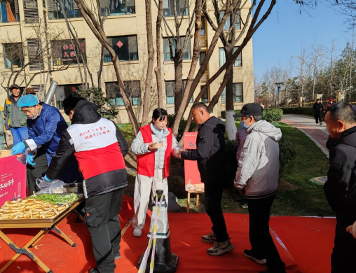 太原万柏林区和平街道百合社区：暖冬牺汤节开席，一碗羊汤暖透邻里心