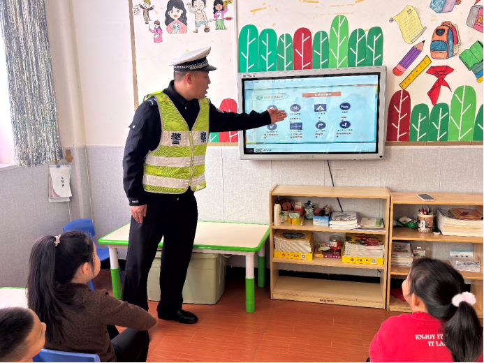 长治壶关：交通安全  一路“童”行！