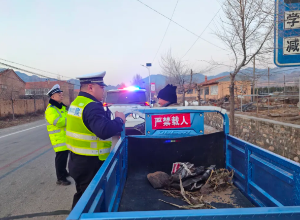 大同灵丘交管大队深入农村开展农用车违法载人专项宣传活动 