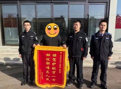 长治壶关：扫码付款闹乌龙  民警追回获锦旗