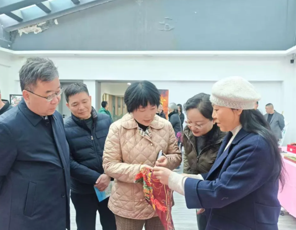 临汾尧都区妇联举办非遗文化展