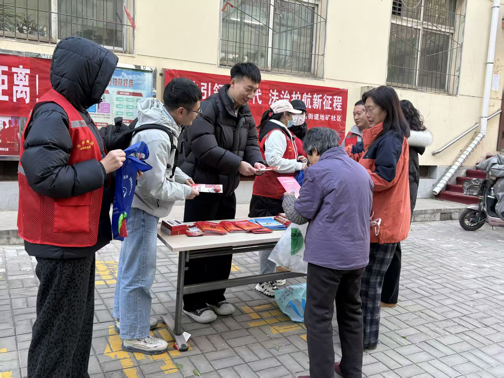 太原万柏林区长风西街街道：小网格守万家  学宪法护大家