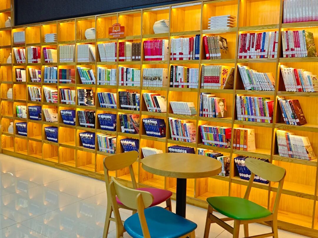 @太原尖草坪区七府坟西街社区居民   家门口的图书馆，即将开放！