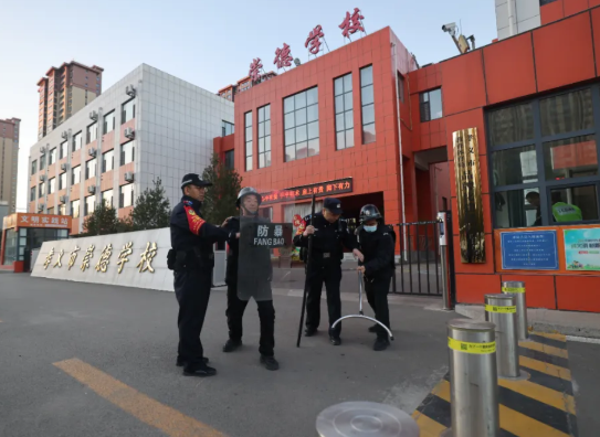 吕梁孝义市公安局崇文派出所：“警保联动”绘就平安新“枫”景