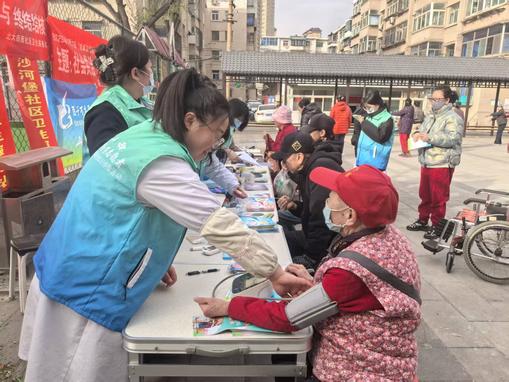 社会共治  守正创新  终结艾滋——太原杏花岭区巨轮街道开展预防艾滋病宣传活动
