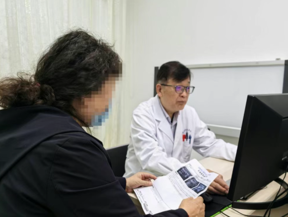 中国医学科学院肿瘤医院派驻专家徐晓洲山西行医记：笔尖算病灶 妙手护乳腺