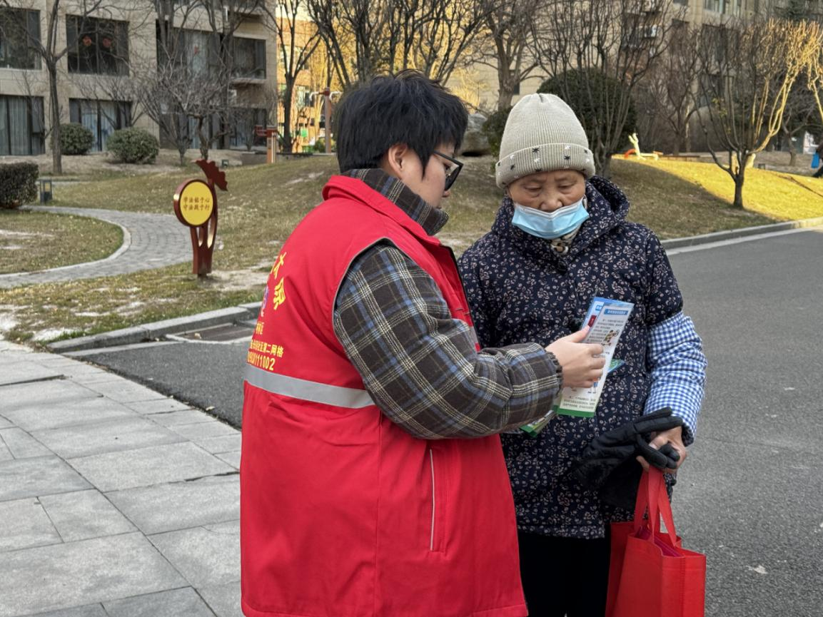 太原万柏林区长风西街街道：开展平安建设宣传  筑牢辖区安全防线