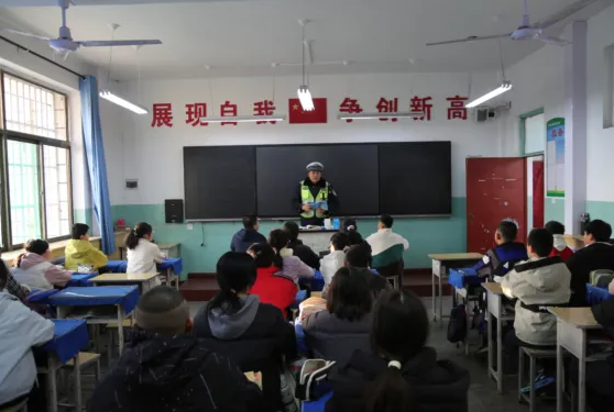 临汾霍州公安交警交通安全进校园  警校共筑“安全墙”