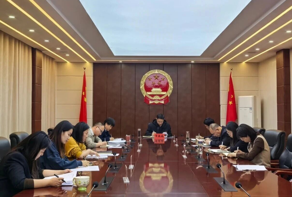 长治平顺县人民检察院召开党组理论学习中心组（扩大）学习会