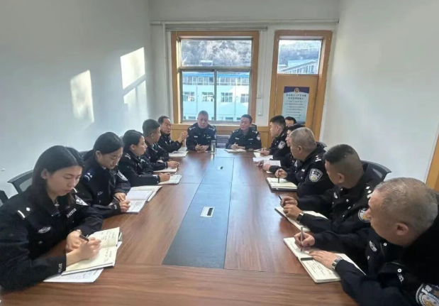 凝心聚力抓落实  守正创新护平安——吕梁石楼县公安局治安大队召开2025年度工作