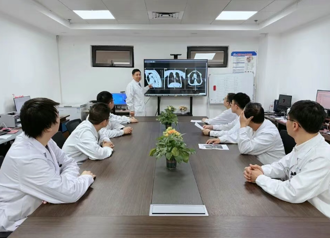 突破胃癌手术“禁区”！临汾市中心医院为高龄脊柱畸形患者化解棘手难题