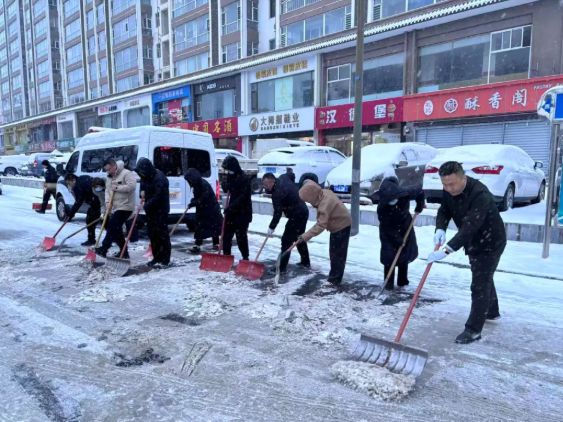 直击现场！长治黎城公安扫雪除冰“火力全开”