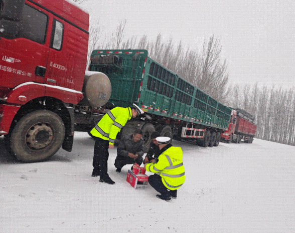 刷屏长治雪天！最动人的雪景，是藏蓝的坚守