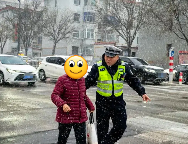吕梁孝义：平安路上的最美“雪”警