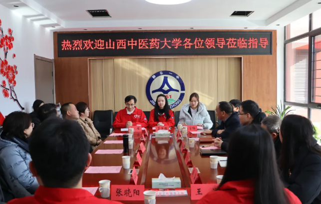 山西中医药大学党委书记李华荣来静乐一中看望研究生支教团成员